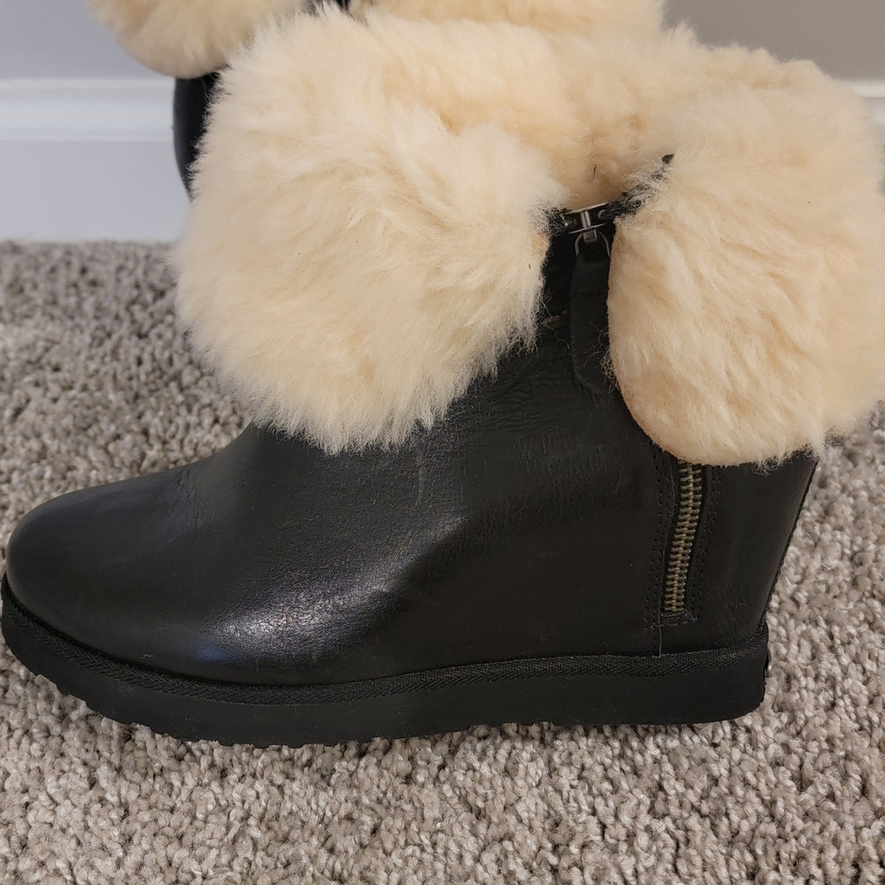 Koolaburra Black Boots with Cream Fur